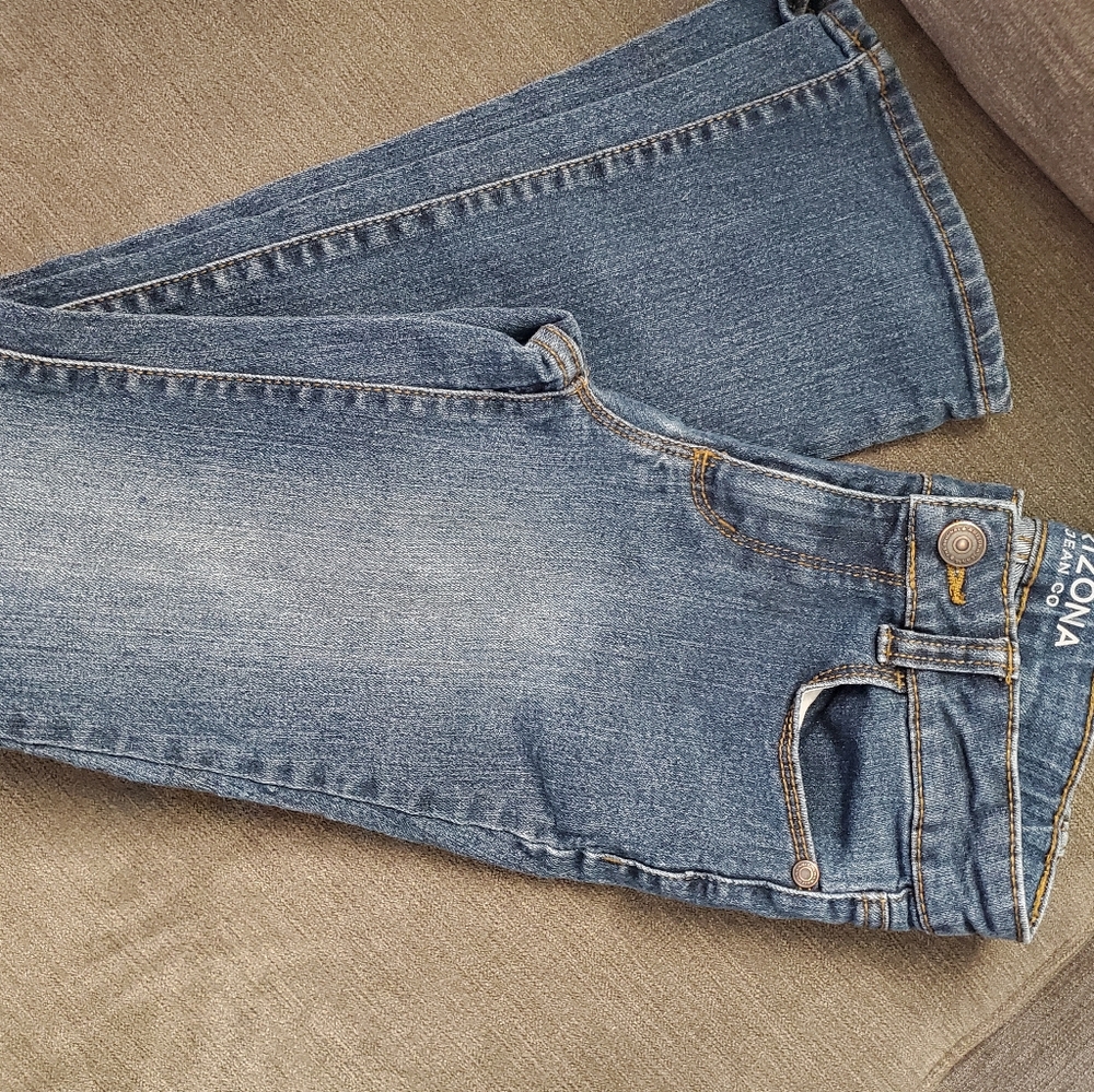 Size 8 Jean bundle - Picture 3 of 4